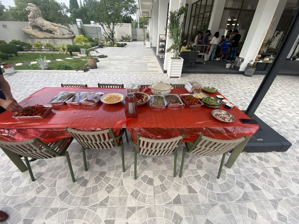Picnic, barbecue theme fellowship activities